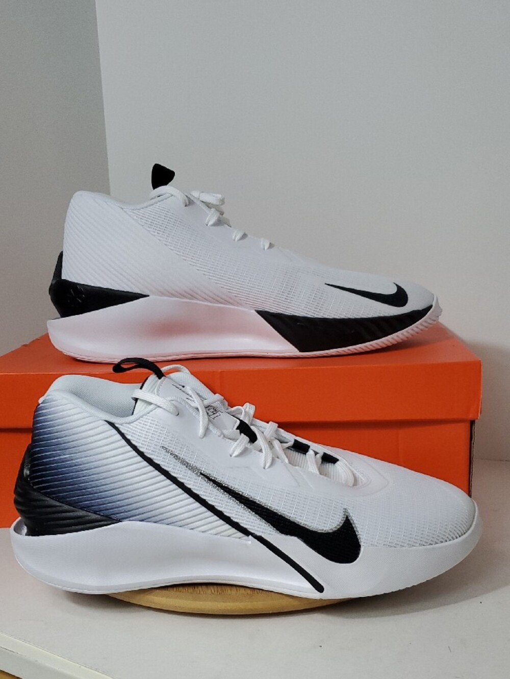 Nike G.T. Jump Academy Basketball Shoes White/Metallic Silver/Black Men's 12 NIB